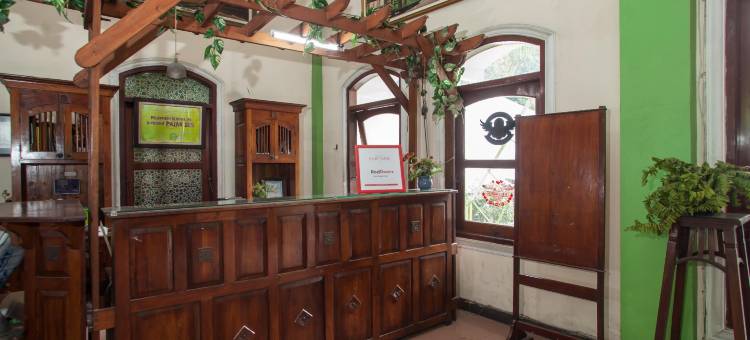 泗水红多兹酒店(RedDoorz @ Genteng Surabaya 2)图片