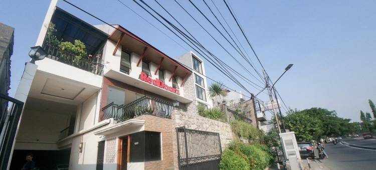 红多兹Plus酒店-近格林普拉姆卡广场购物中心(RedDoorz Plus Near Green Pramuka Square Mall)图片