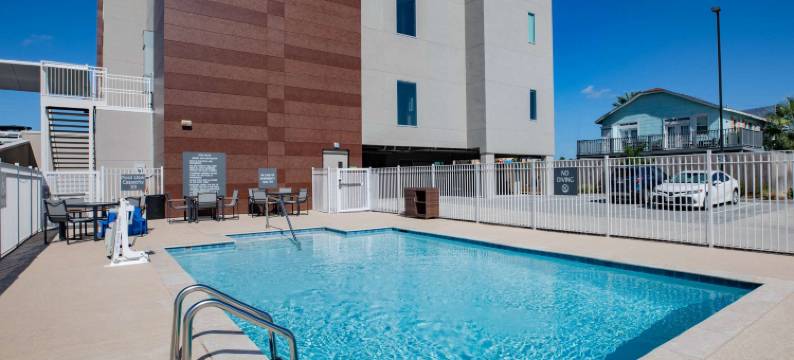 加尔维斯顿北部I-45拉昆塔温德姆酒店及套房(La Quinta Inn & Suites by Wyndham Galveston North at I-45)图片