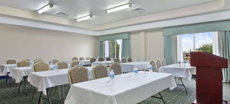 南韦科华美达酒店(Ramada by Wyndham South Waco)图片