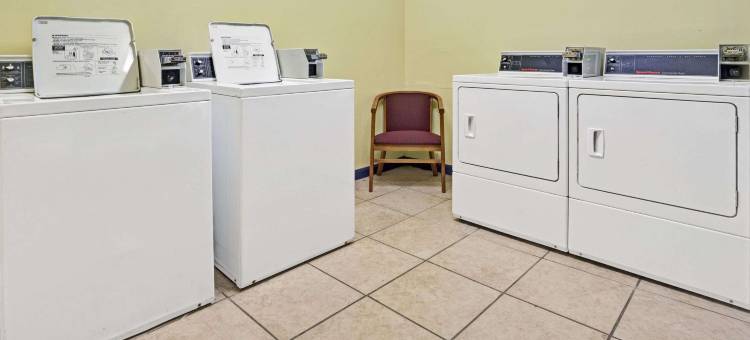 诺福克军事圈戴斯酒店(Days Inn by Wyndham Norfolk Military Circle)图片