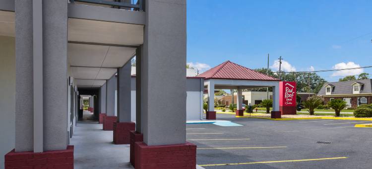 斯泰茨伯勒-大学红顶套房酒店(Red Roof Inn & Suites Statesboro - University)图片