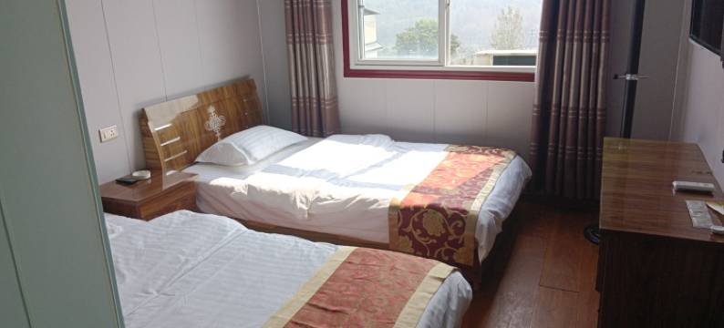 明月照沟渠客栈(乌海线分店)图片