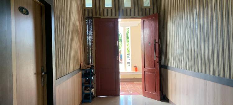 O酒店庞多克希通旅馆靠近卡莱戈瓦体育馆(Hotel O Pondok Hitung Near Gor Kalegowa)图片