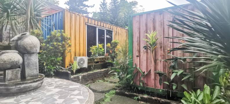 Hotel Container Inn Puncak Mitra RedDoorz图片