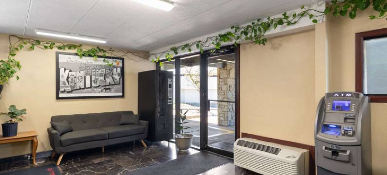 米切尔堡辛辛那提地区温德姆速8酒店(Super 8 by Wyndham Fort Mitchell Cincinnati Area)图片