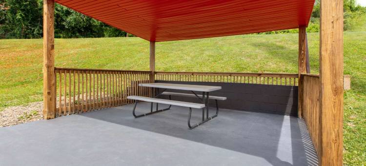 布里奇波特速8酒店(Super 8 by Wyndham Bridgeport/Clarksburg Area)图片