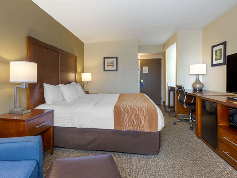 威尔克斯巴里竞技场舒适套房酒店