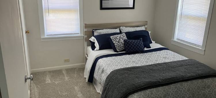 Cozy Carriage House with an Urban Cabin Ambiance图片