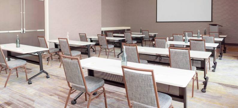 迪美市中心万怡酒店(Courtyard DeLand Historic Downtown)图片