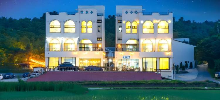 艾莉丝游泳池别墅旅馆(Gangneung Iris Poolvilla and Spa Pension Pet Friendly)图片