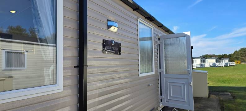 三卧室-睡8人-免费停车-距海滩5分钟(3 Bed-Sleeps 8-Free Parking-5 Min to Beach)图片