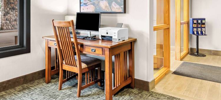 Heartland Inn & Suites, SureStay Collection by Best Western图片