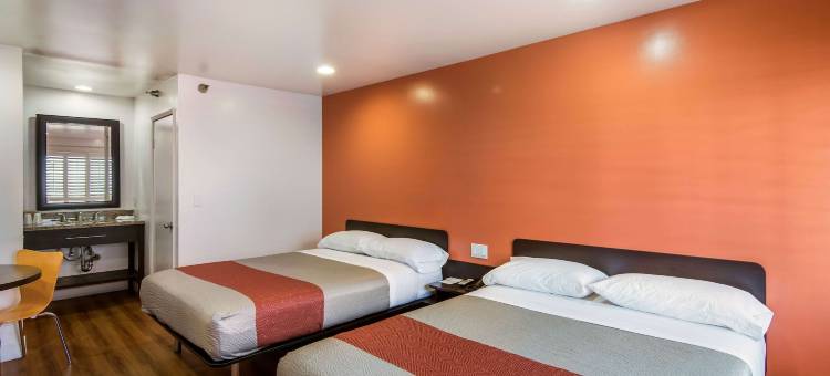 加利福尼亚蒙特利公园 Motel 6 酒店(Motel 6 Monterey Park, CA)图片