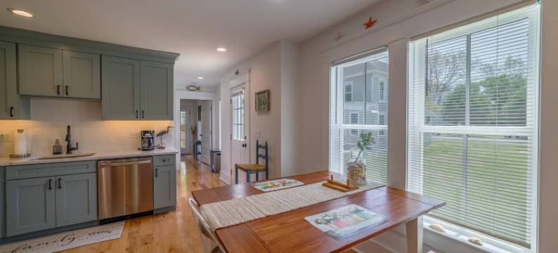 Charming Duplex with Outdoor Space and Bikes - Delightful Beach Escape图片