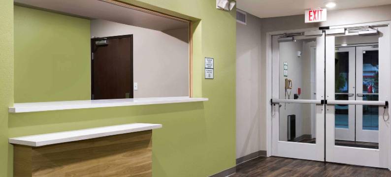 沃特福德市郊区开放式客房酒店(Suburban Studios Watford City)图片