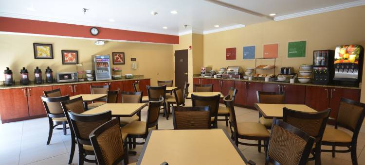 特鲁斯维尔I-59出口141号舒适套房酒店(Comfort Inn & Suites Trussville I-59 Exit 141)图片