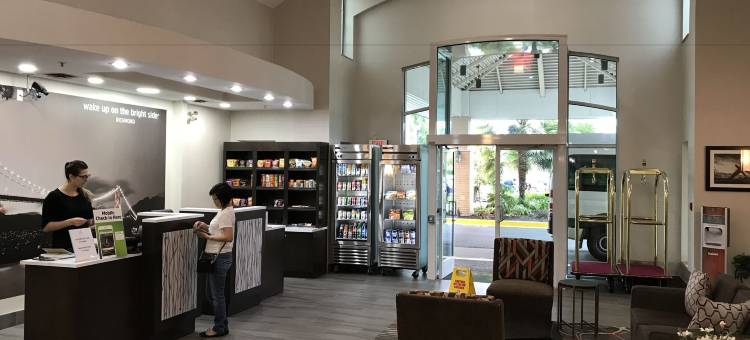 温哥华机场拉昆塔温德姆酒店(La Quinta Inn by Wyndham Vancouver Airport)图片