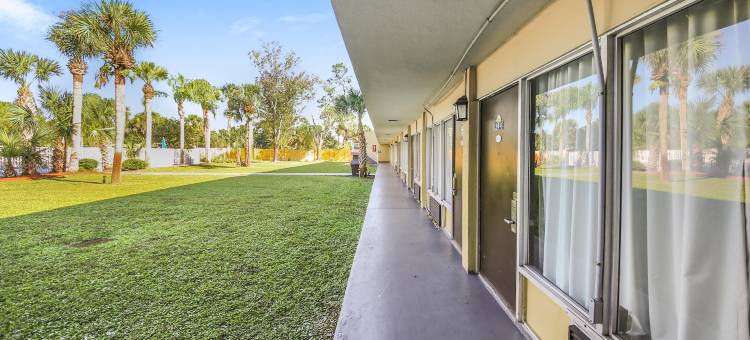 代托纳比奇市赛道戴斯酒店(Days Inn by Wyndham Daytona Beach Speedway)图片