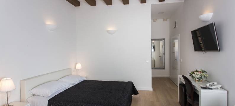 克拉里萨宫客房酒店(Rooms Klarisa Palace)图片