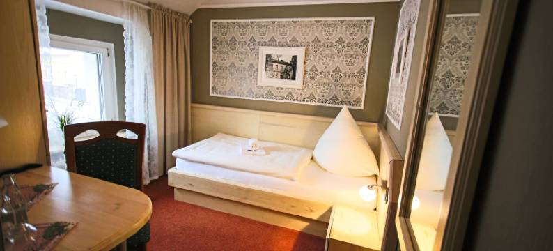 卡林函阿尔特克鲁格酒店(Hotel-Restaurant Alter Krug Kallinchen)图片