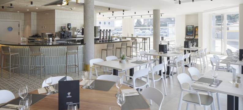 艾拉佩洛格罗尼奥酒店(Iraipe Logroño Hotel)图片