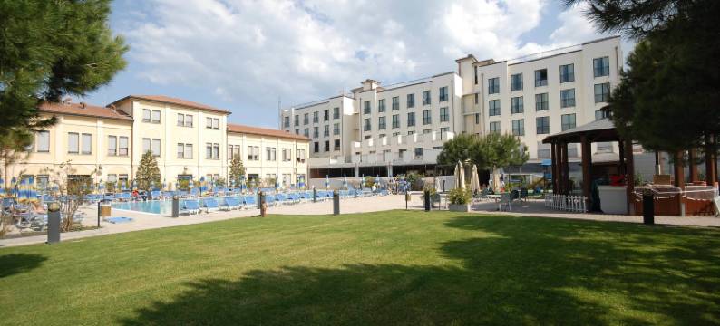 但丁家庭海滩度假村(Hotel Dante Family Spa Resort)图片