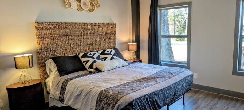 The Tillery Barndo - Two bedrooms/loft, dock, flat lot, spa, trampoline, golf图片