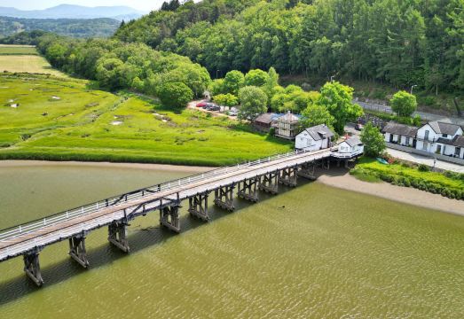 Toll Bridge Cottage Hotel Overview