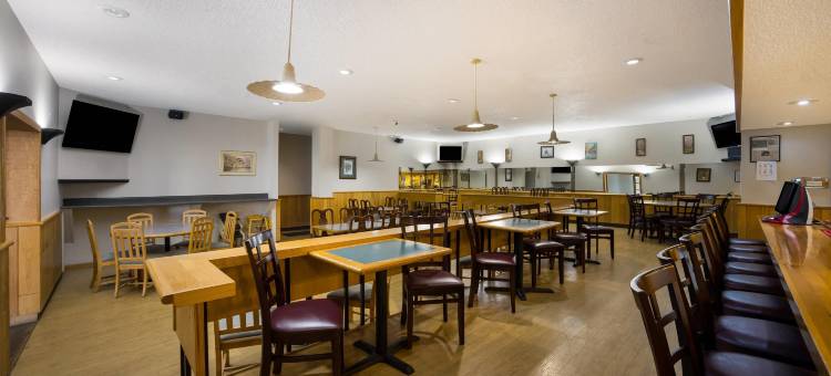 库勒城郊区的工作室(Suburban Studios Canon City)图片