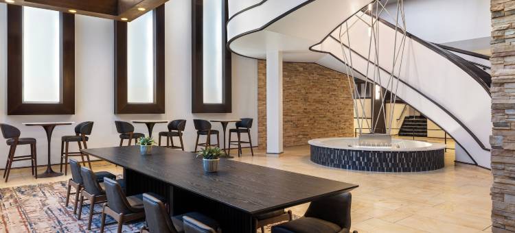 布卢明顿诺尔玛万豪酒店及会议中心(Bloomington-Normal Marriott Hotel & Conference Center)图片