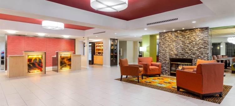 夏莫维尔拉昆塔温德姆套房酒店/ 新河峡谷国家公园(La Quinta Inn & Suites Summersville/New River National Park)图片