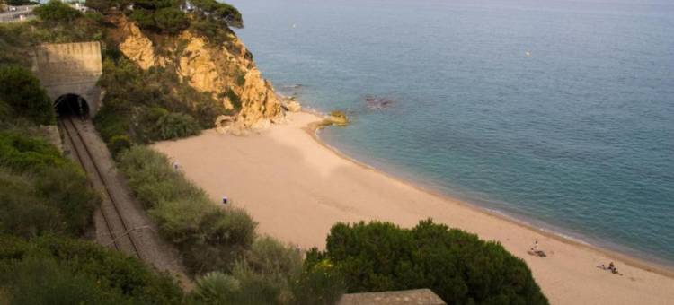 滨海卡内特风景海滩附近小屋(Bungalow in Canet de Mar near Scenic Beach)图片