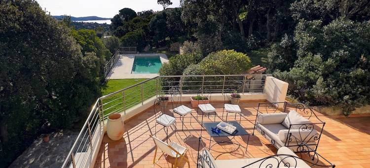 滨海卡瓦莱尔度假别墅(海景)(Villa in Cavalaire-Sur-Mer with Sea Views)图片
