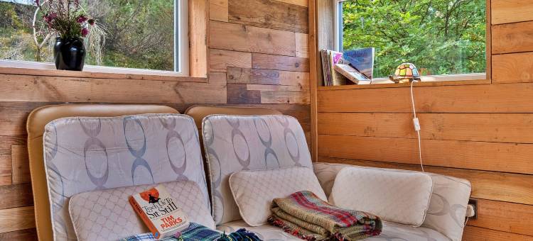 Chalet in Highlands near Loch Ness图片