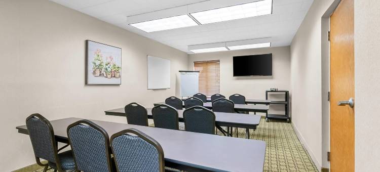 克拉丽奥酒店克兰伯里镇(Clarion Inn Cranberry Township)图片