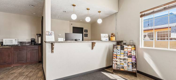 安大略速8酒店(Super 8 by Wyndham Ontario)图片