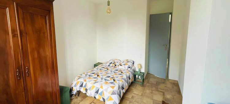 Villa in St Denis with Pool & Pyrenees View图片