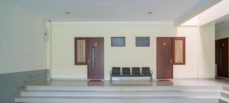 红门加伊斯兰教-近芝勒朋超级购物中心2号(RedDoorz Plus Syariah Near Cirebon Super Block Mall 2)图片