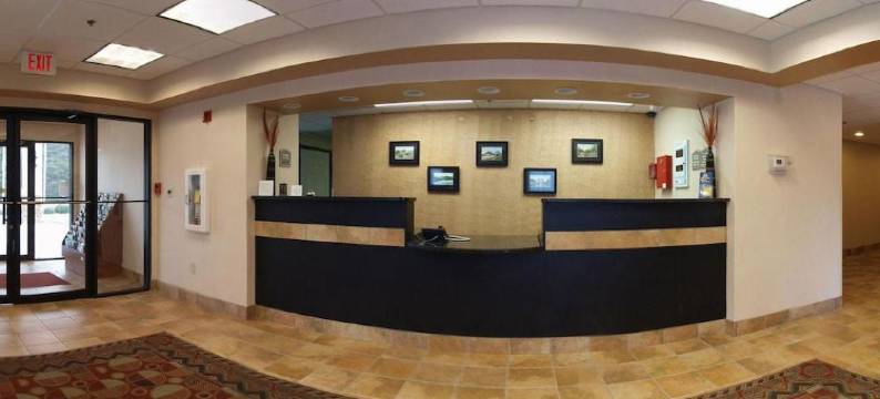 柯莉亚呗盟套房酒店(Baymont by Wyndham Cornelia)图片