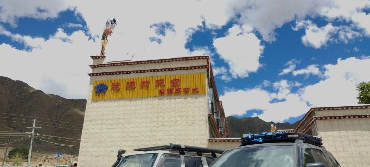拉萨悠远的天空自驾车营地图片