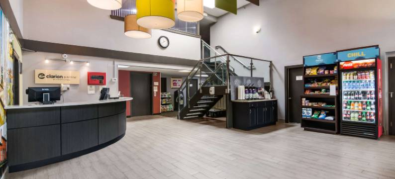 詹姆斯敦福尔科纳克拉丽奥波因特饭店(Clarion Pointe Jamestown - Falconer)图片