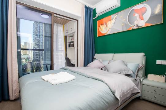 卿行清风雅居民宿(航天大道分店)