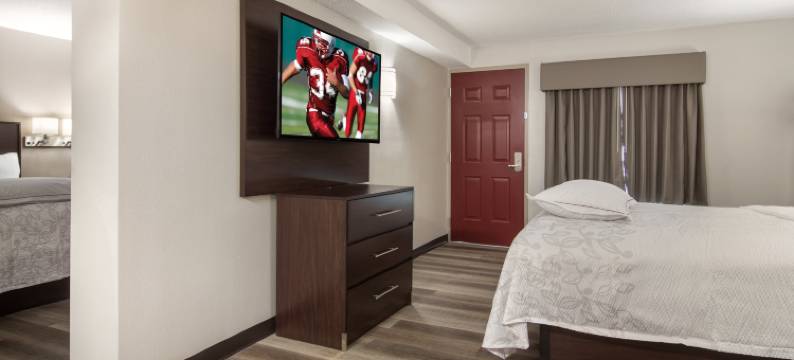 伊利红屋顶普拉斯套房酒店(Red Roof Inn Plus & Suites Erie)图片