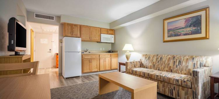 I-80 格兰德艾兰郊区开放式客房(Suburban Studios I-80 Grand Island)图片