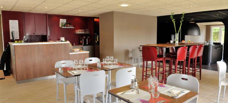 孔夫朗-圣奥诺里讷康铂酒店(Campanile Conflans Sainte Honorine)图片