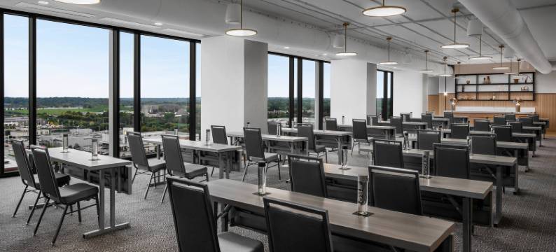 西密尔沃基万丽酒店(Renaissance Milwaukee West Hotel)图片