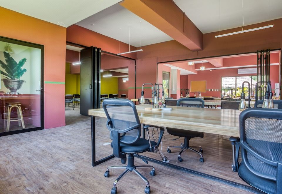 Nílu Cancún Zona Hotelera by Selina Hotel Overview