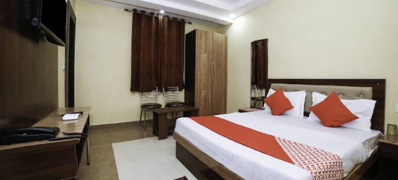 OYO 27825 Hotel Royal图片