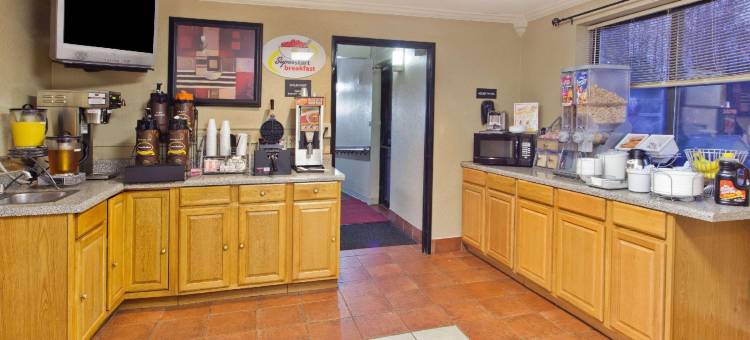 塔斯卡卢萨速8酒店(Super 8 by Wyndham Tuscaloosa)图片